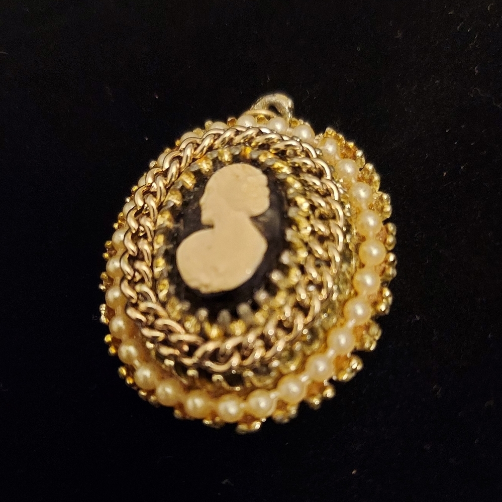 Vintage Faux Pearl Cameo Pendant